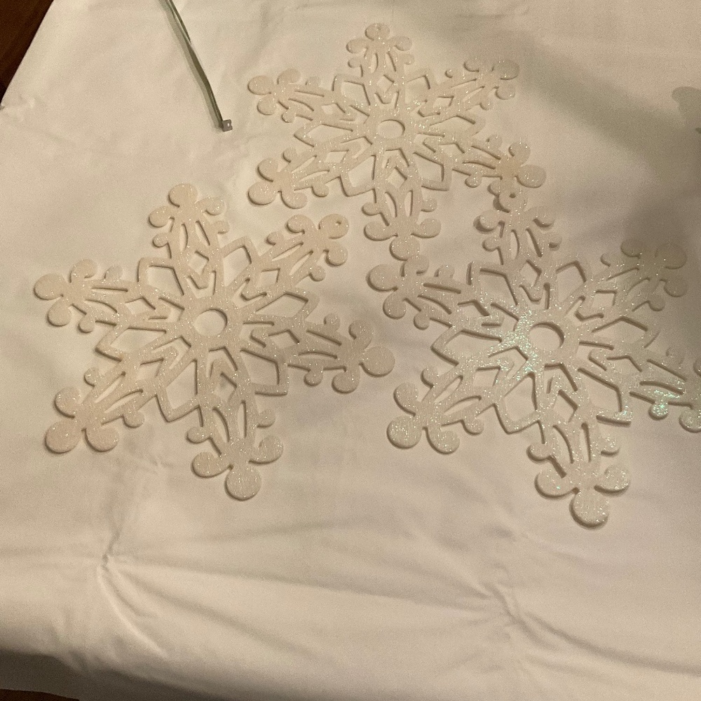 Set of 3 glittery snow flakes
